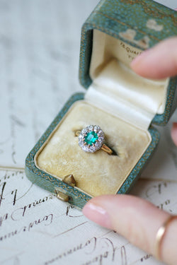 Ring Marguerite Old Colombian Emerald and diamonds