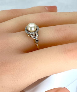 Bague en or blanc, perle et diamants