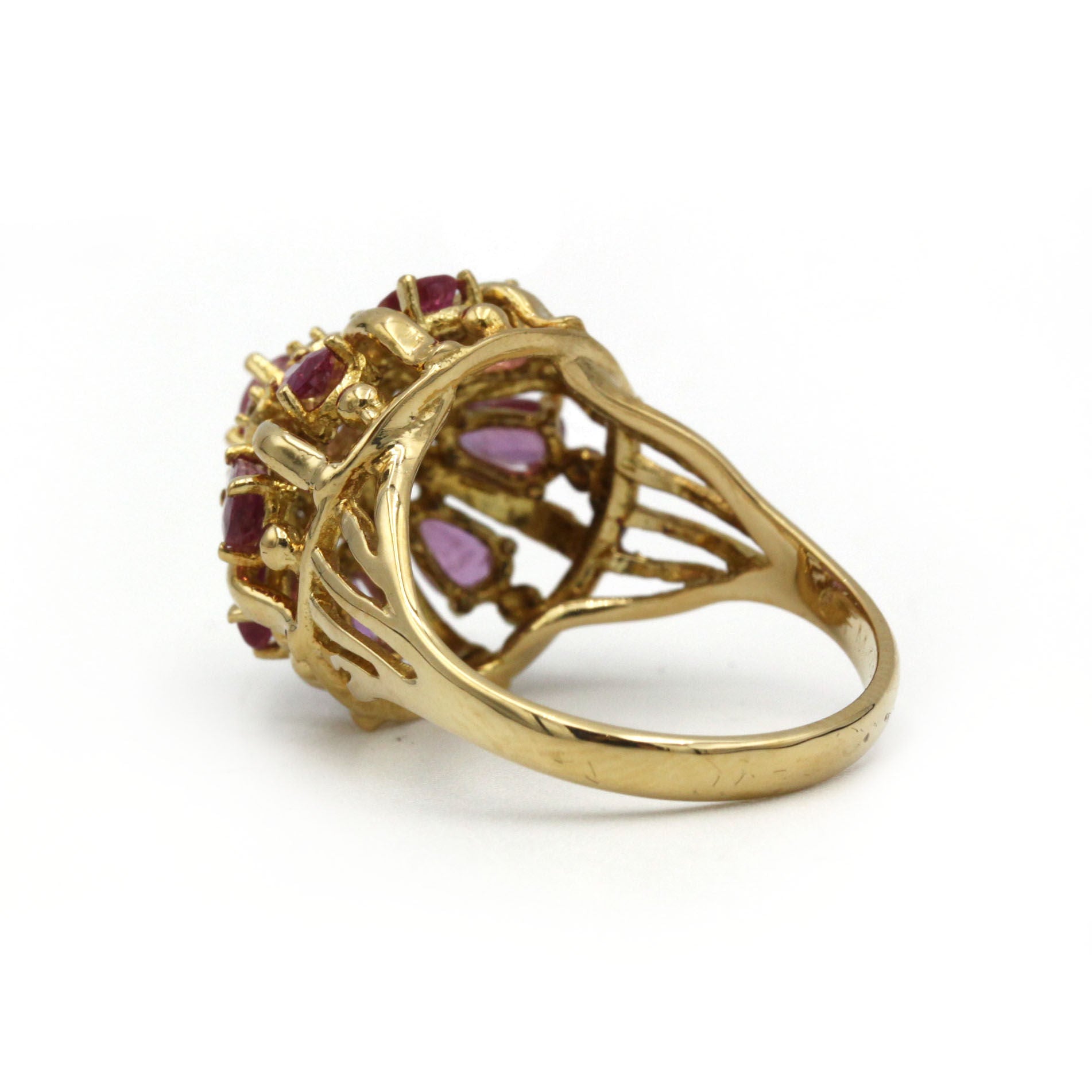 Ring at yellow gold, pink sapphires and diamonds