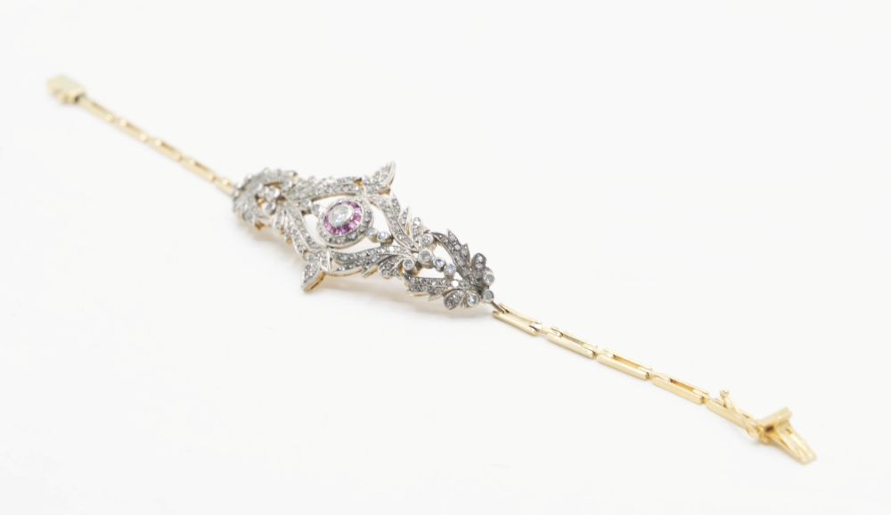 Neoclassical and Romantic Style Bracelet 