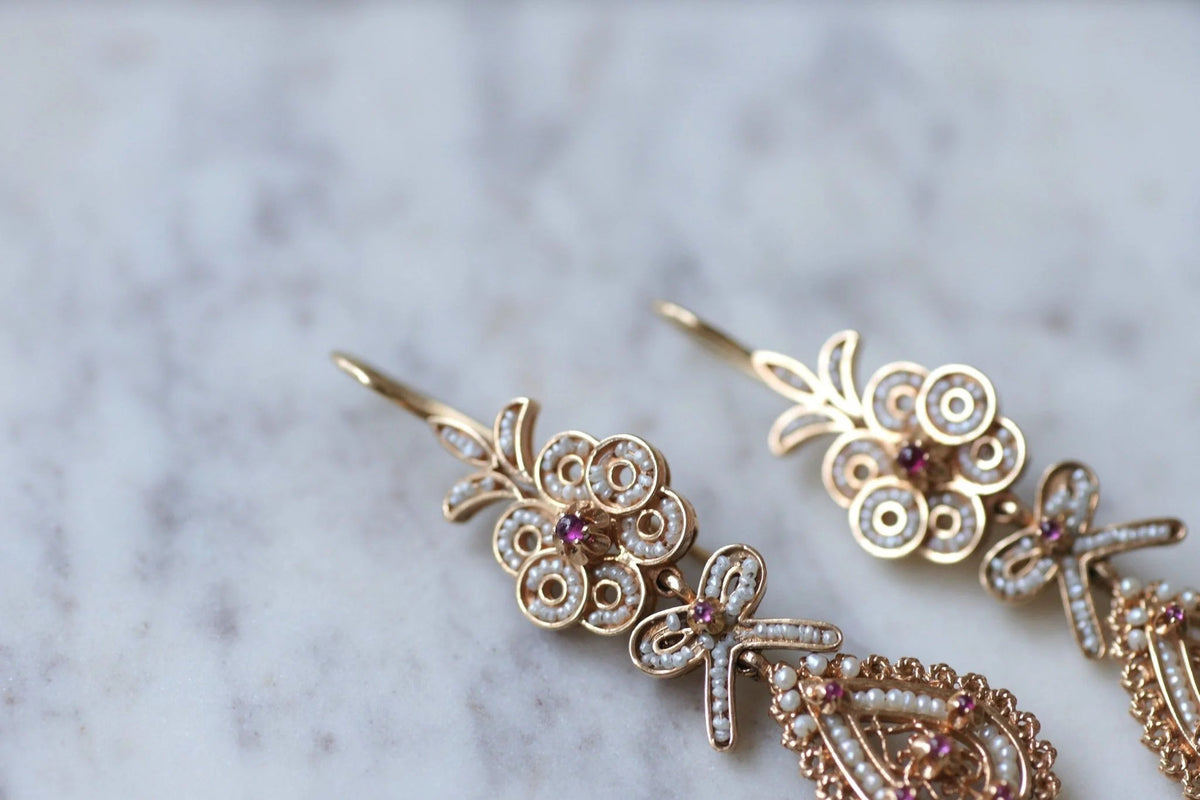 Drop earrings, pearls and rubies in pink gold