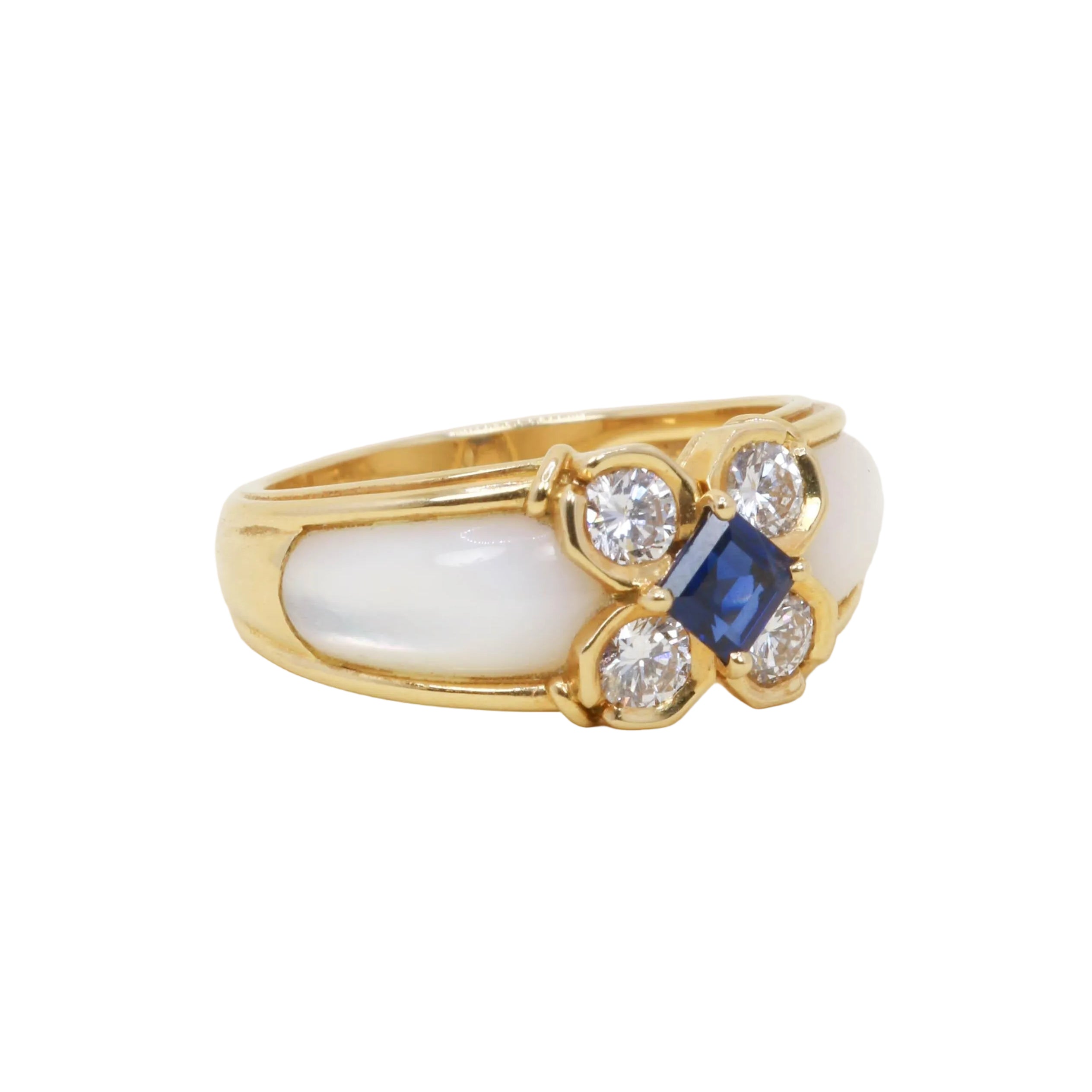 Bague Marguerite en or jaune, nacre, saphir et diamants