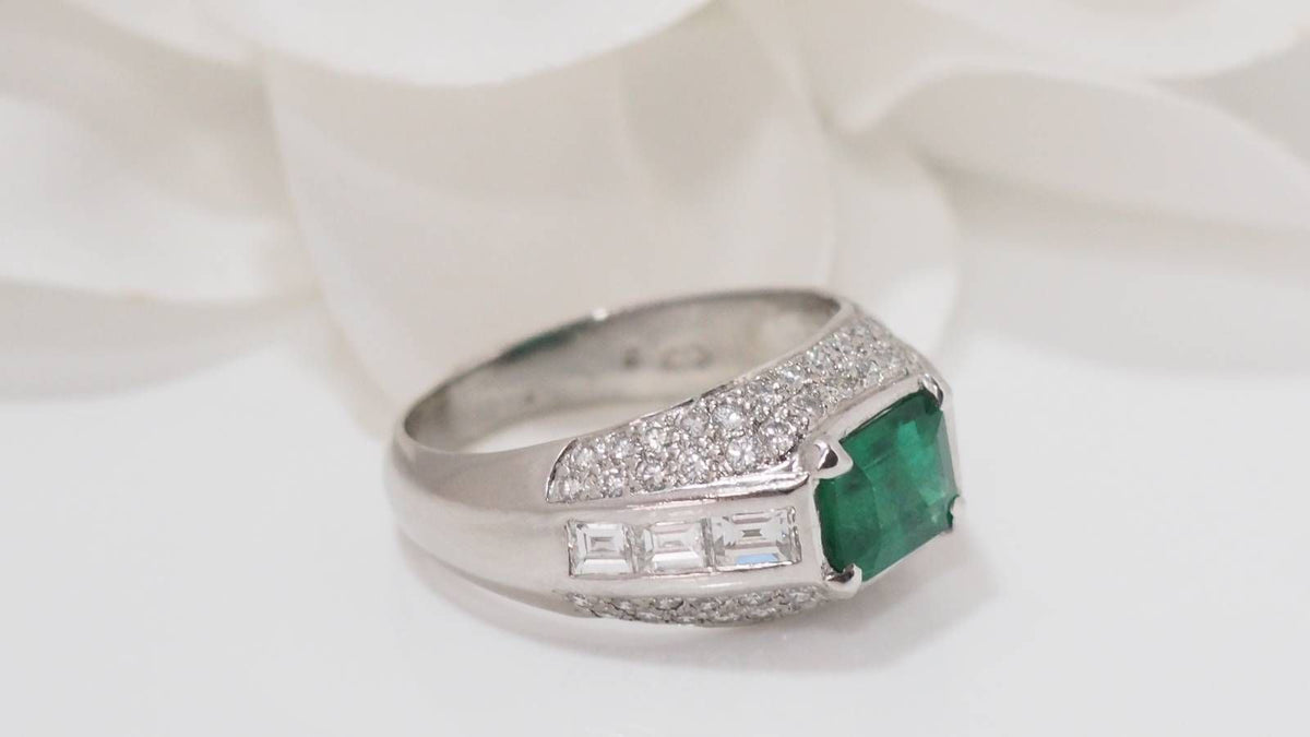 Emerald and diamond white gold bangle ring 