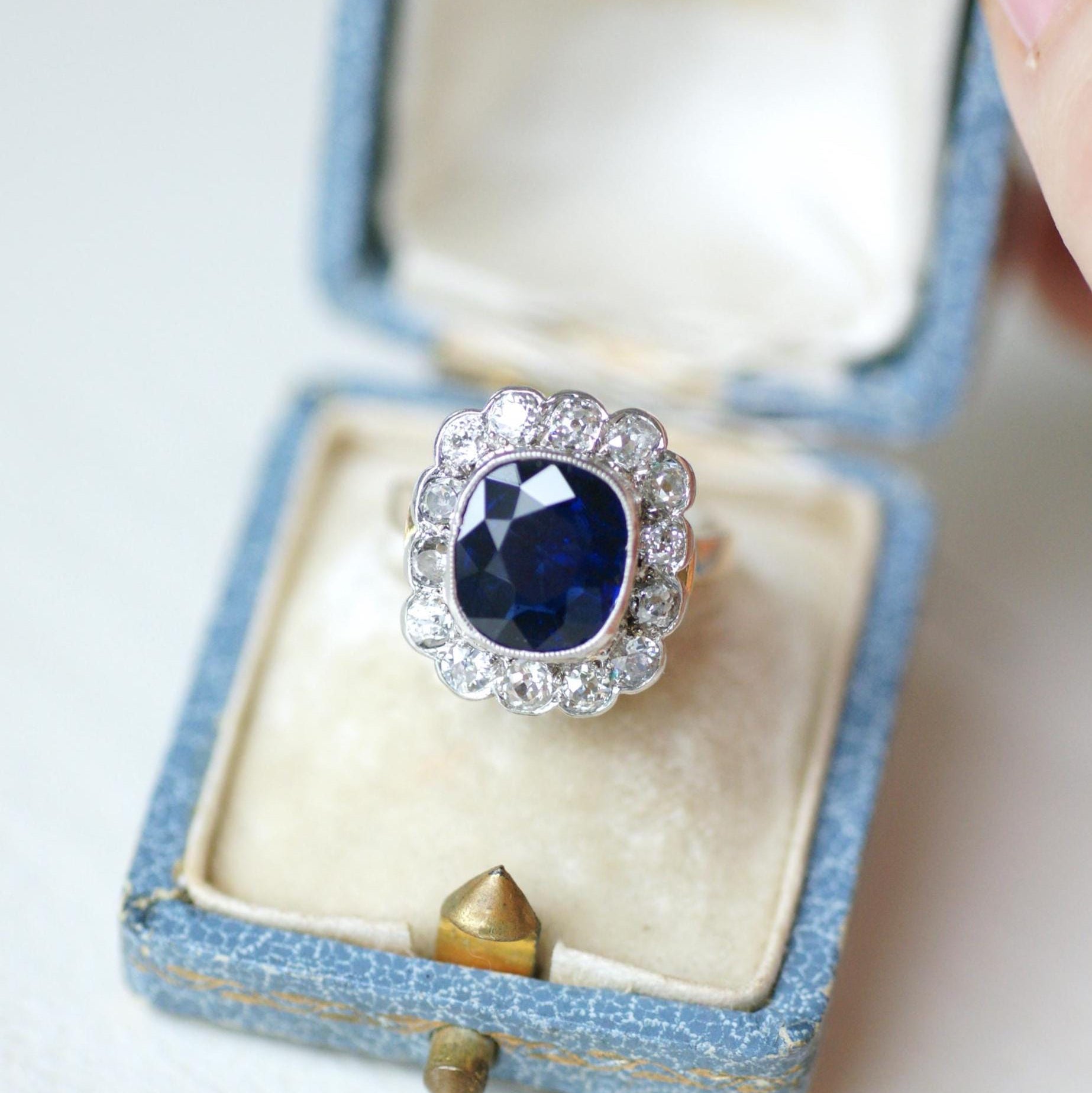 Bague Pompadour en or rose, saphir, et diamants