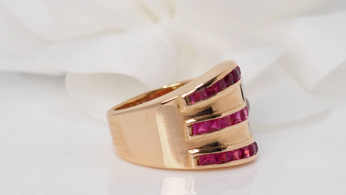 Gold, diamond and red stone ring 