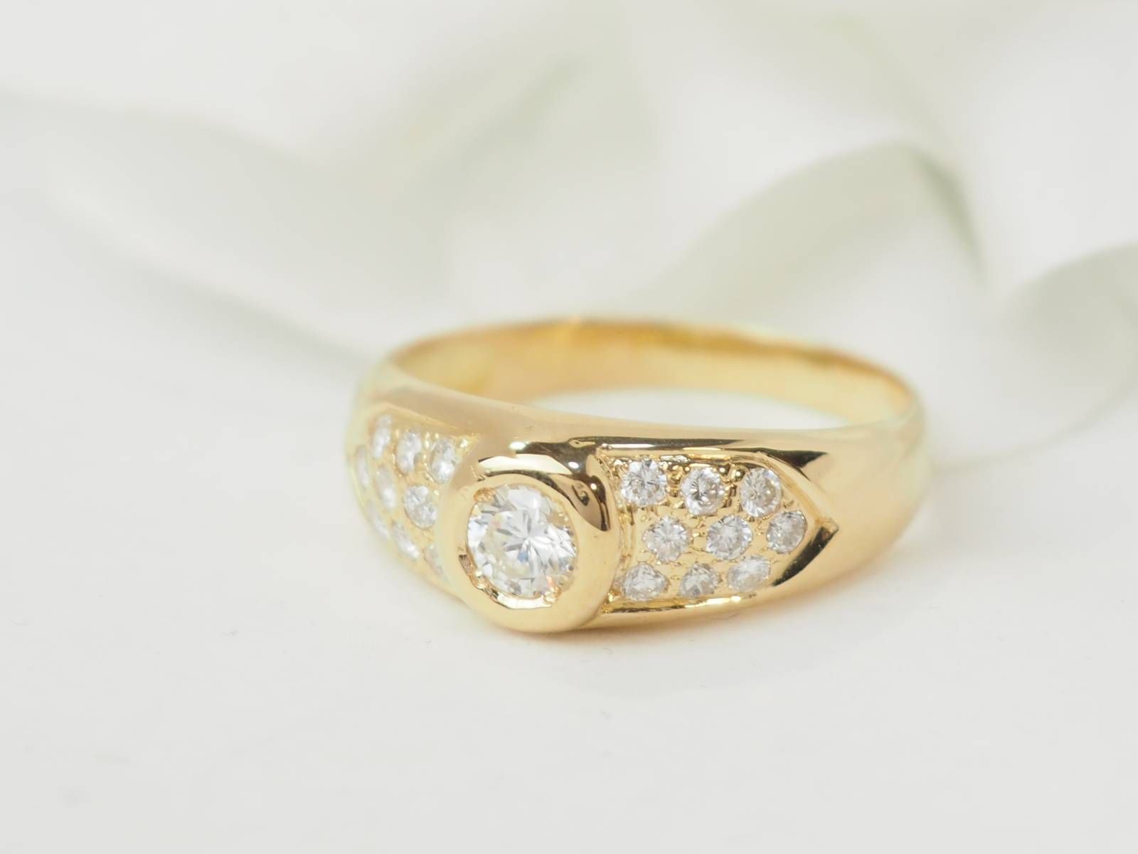 Bague jonc en or jaune et diamant
