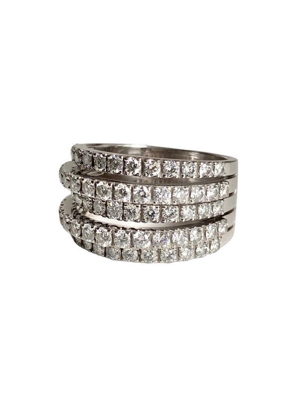 Bague DE BEERS, en or blanc 18k et diamants.