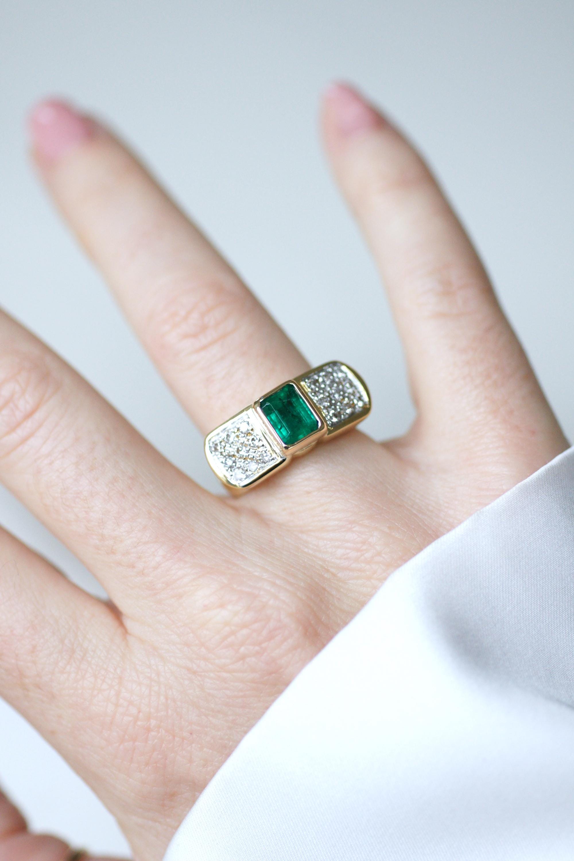 Bague vintage en or jaune et émeraude