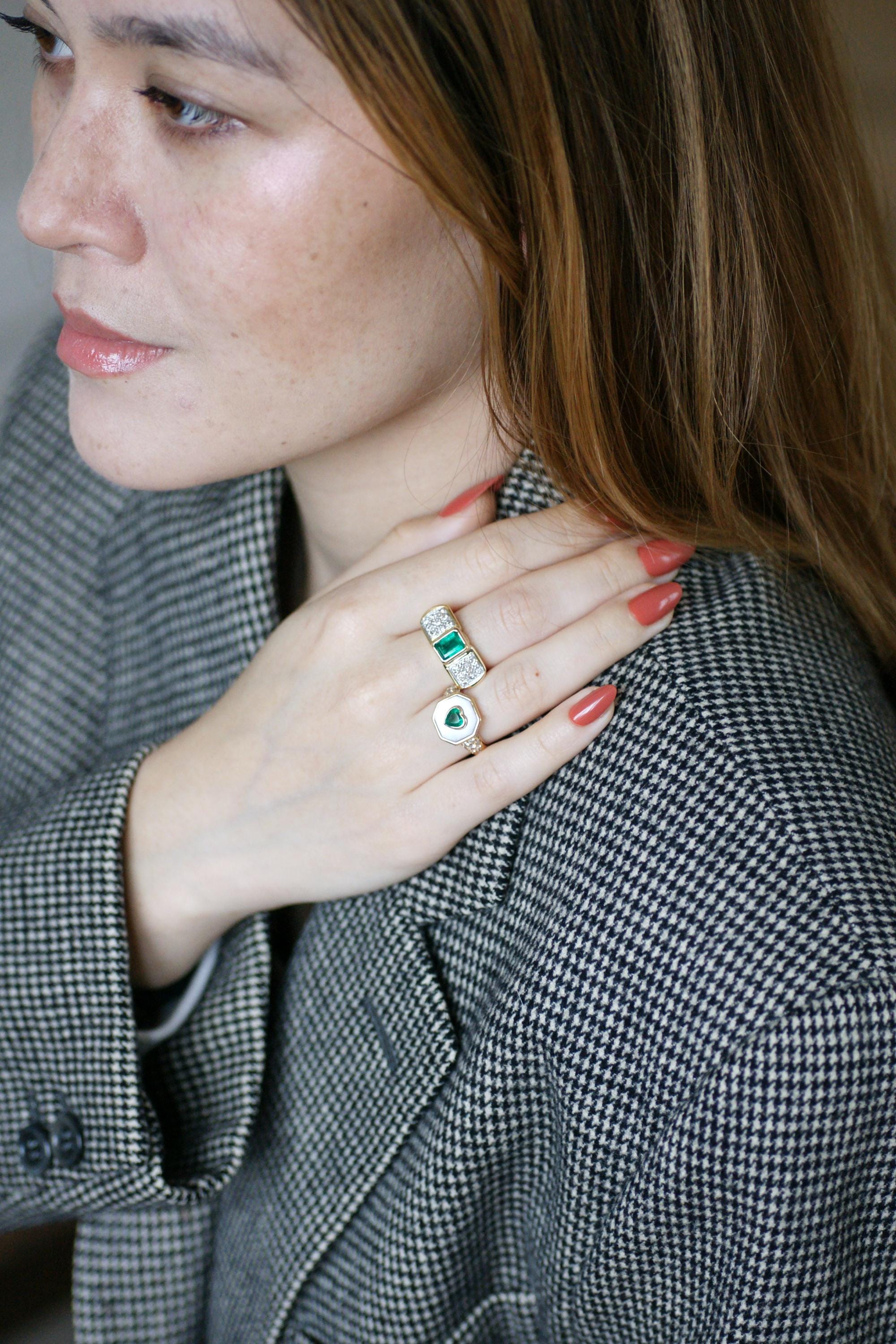 Ring Vintage Emerald and diamonds on Yellow Gold