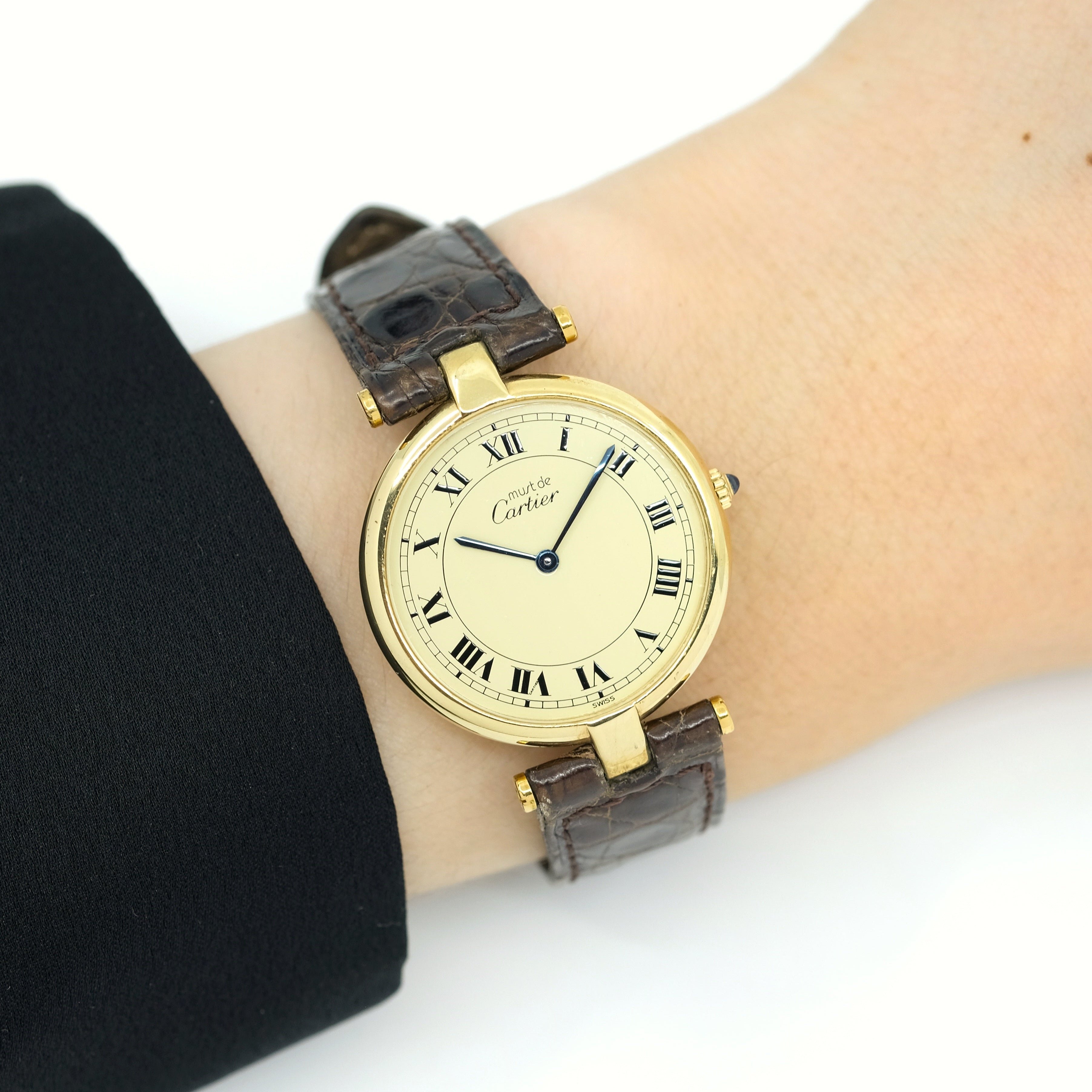 Montre CARTIER Vendôme Must grand modèle en plaqué or et saphir