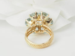 Bague fleur en or jaune et aigue-marine