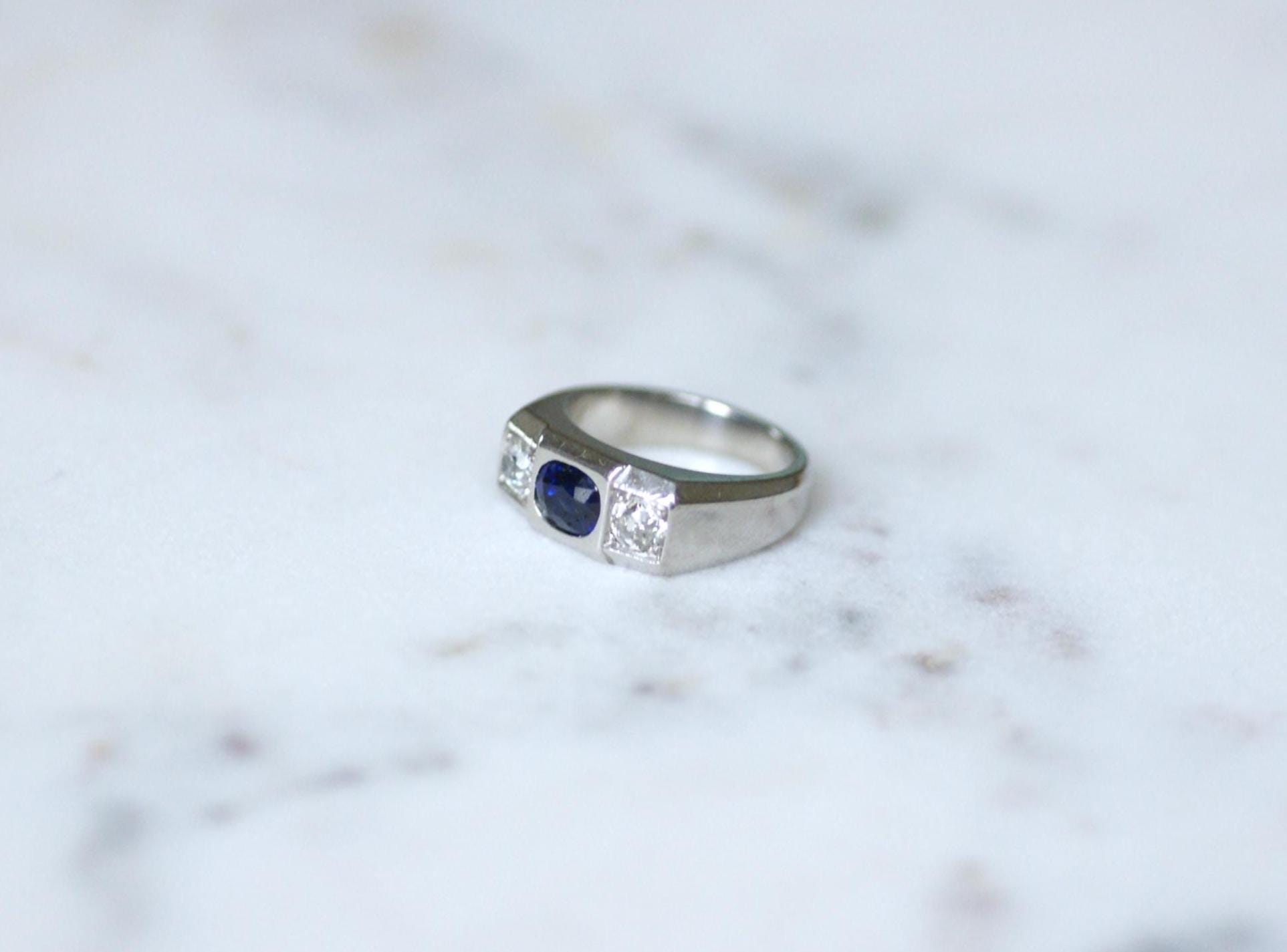 Bague LOUIS HEISSLER chevalière art deco en platine et saphir non chauffé