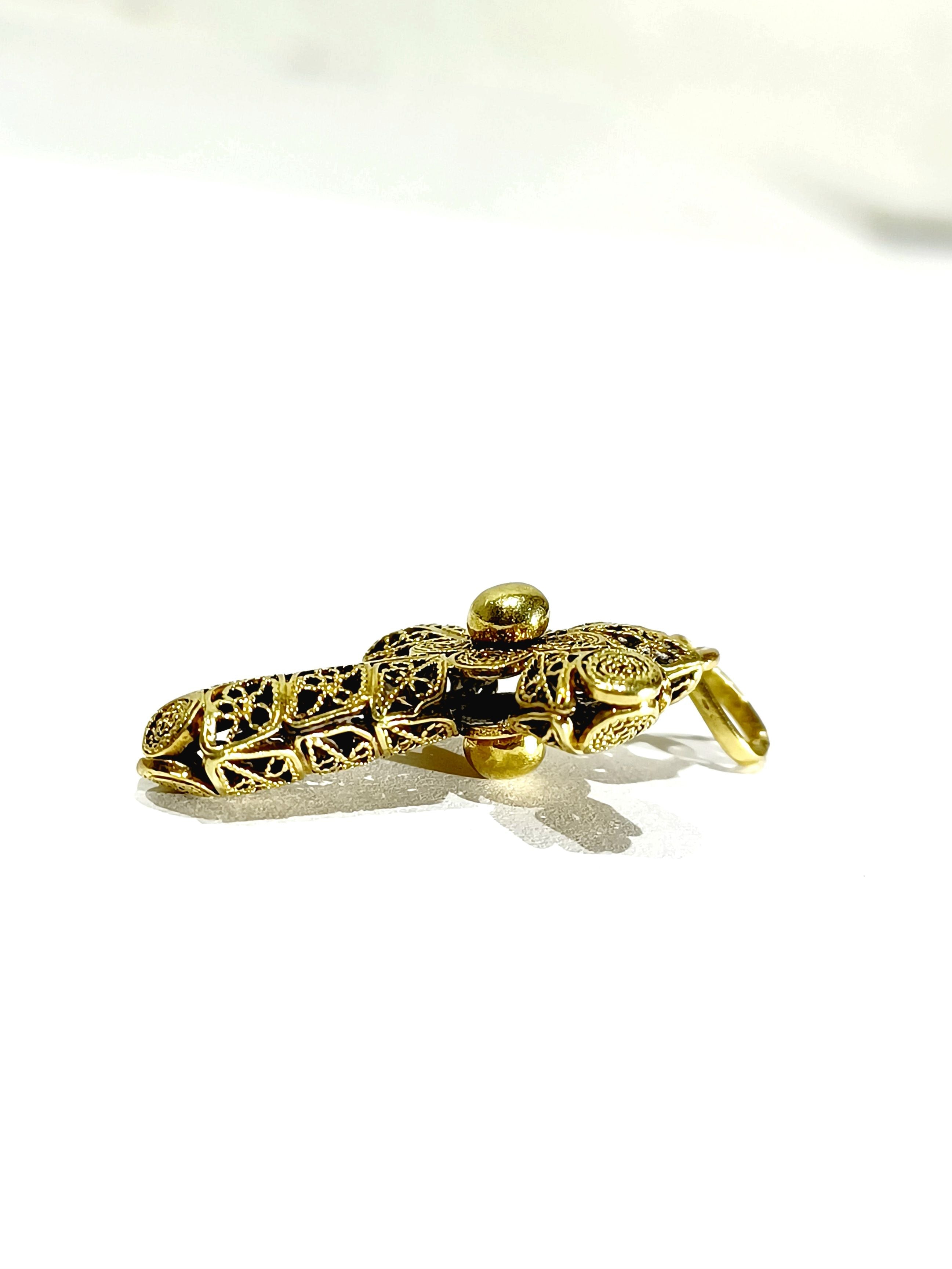 Pendant in yellow gold