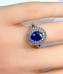18k white gold sapphire and diamond ring