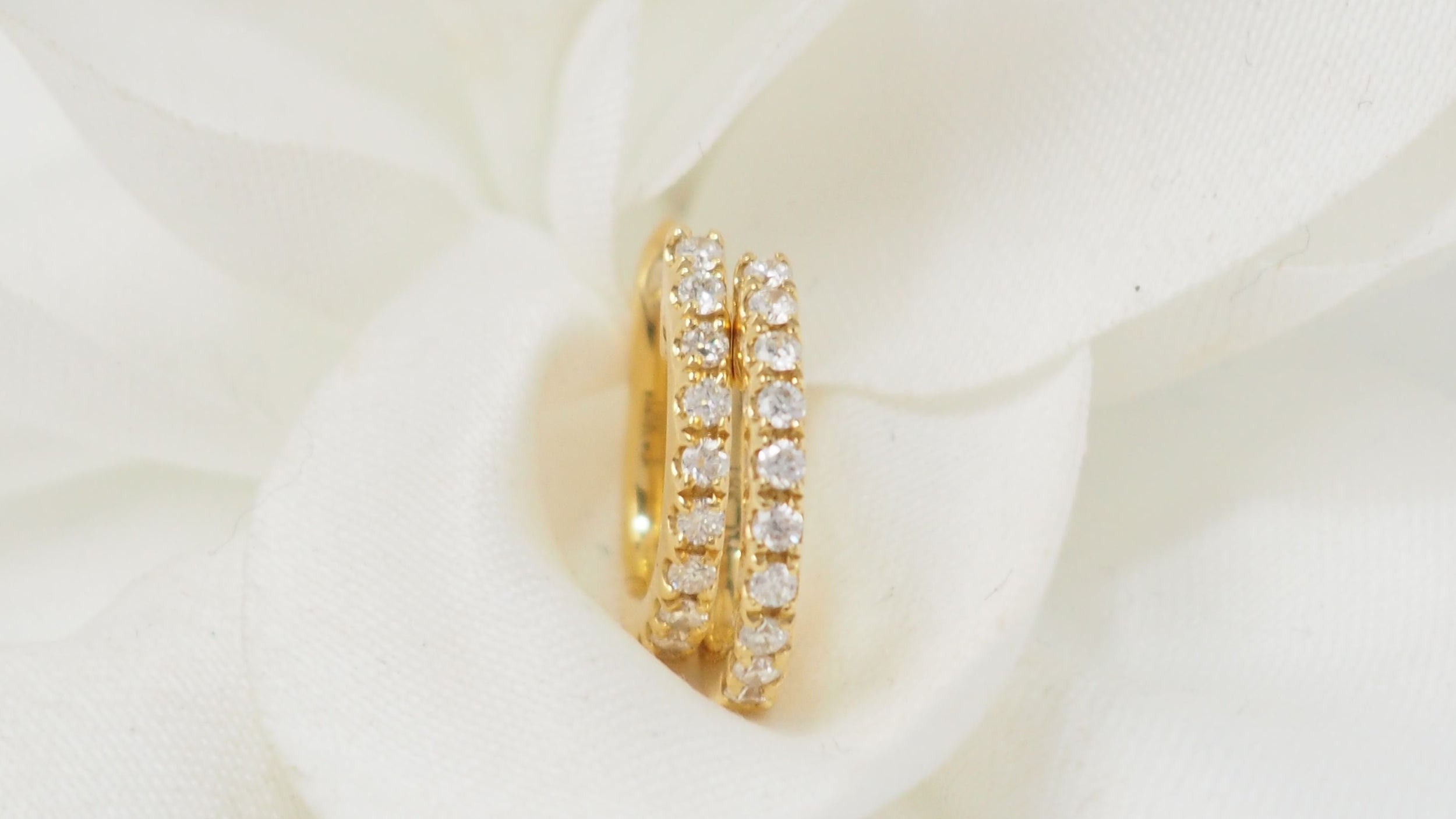 Boucles d'oreilles en or jaune et diamants