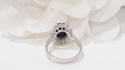 Bague en or blanc, saphir et diamants