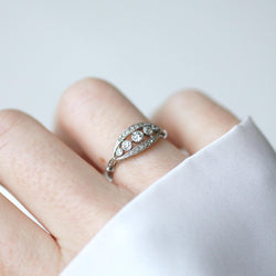 Bague bandeau en platine et diamants