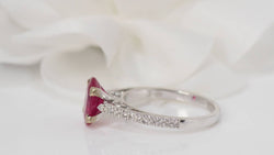 White gold, ruby ​​and diamond ring 
