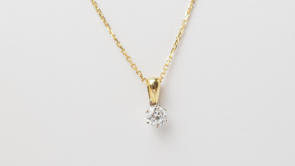 Collier soliatire en or jaune et diamants