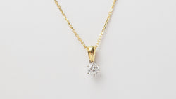 Collier soliatire en or jaune et diamants