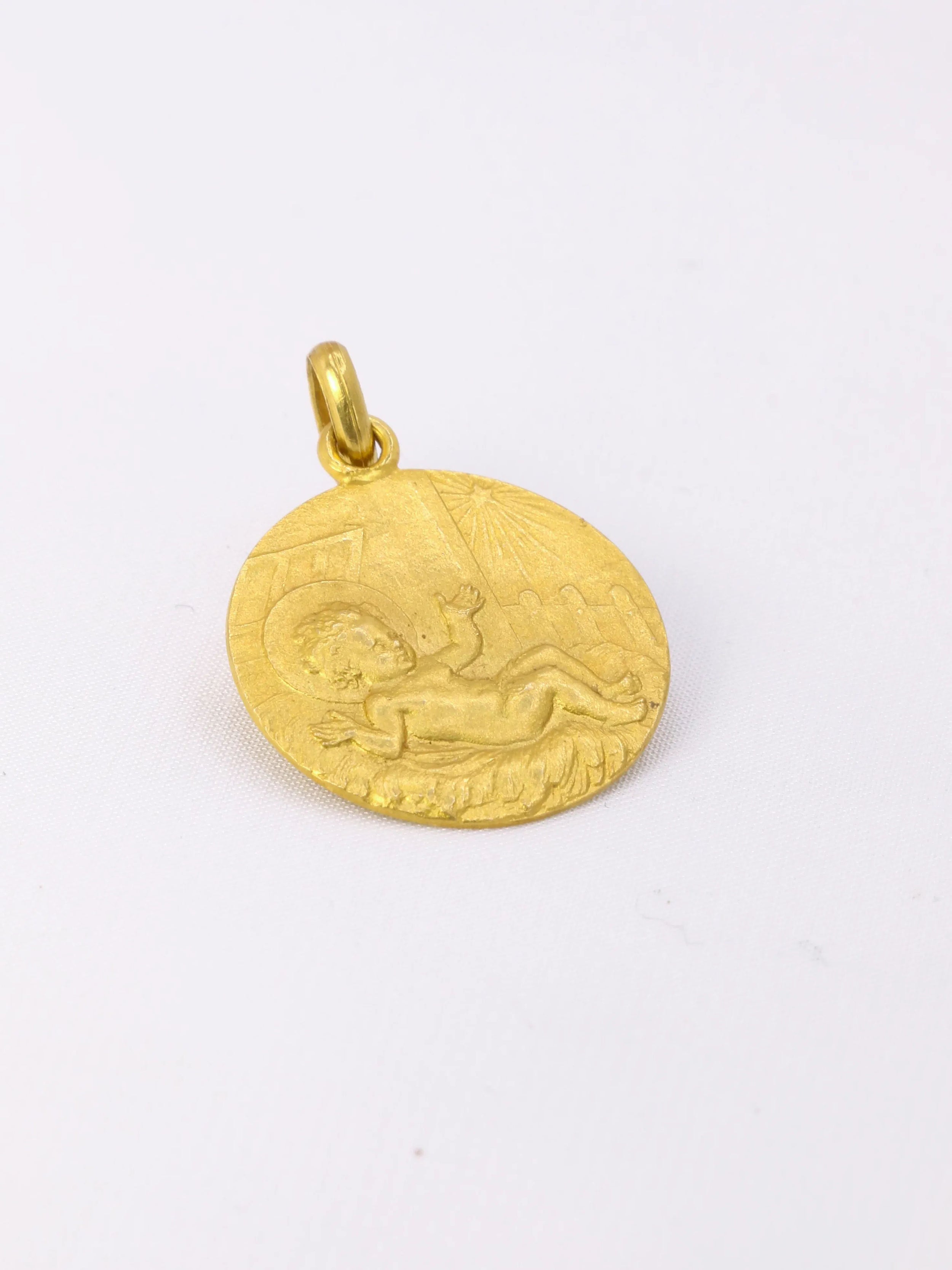 Pendentif religieux vintage Jésus nouveau né or jaune