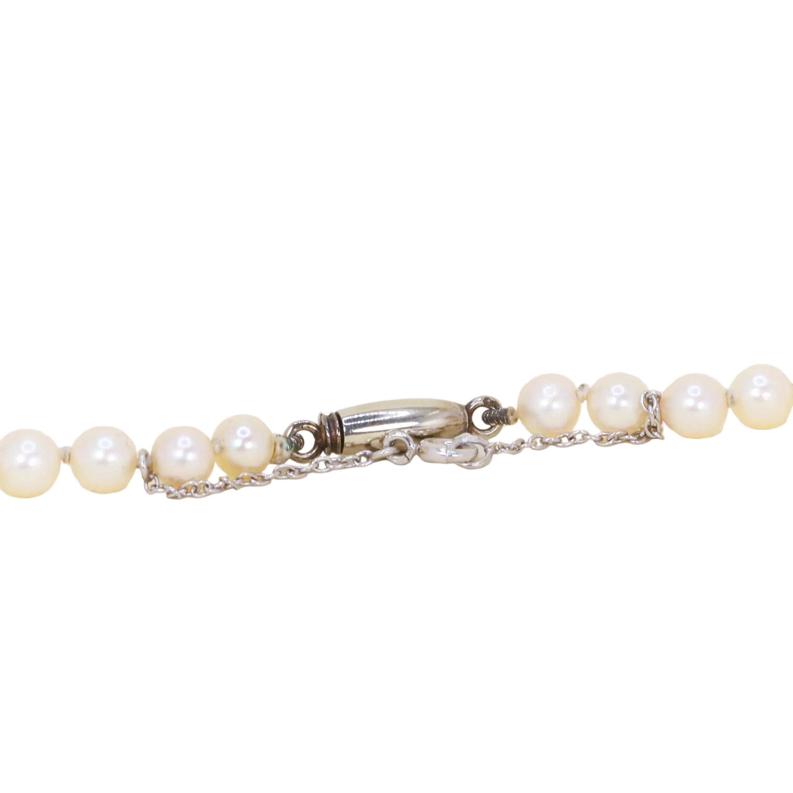 Collier Perles BOUCHERON en or blanc