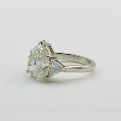 Bague en or blanc sertie d'un diamant  poire