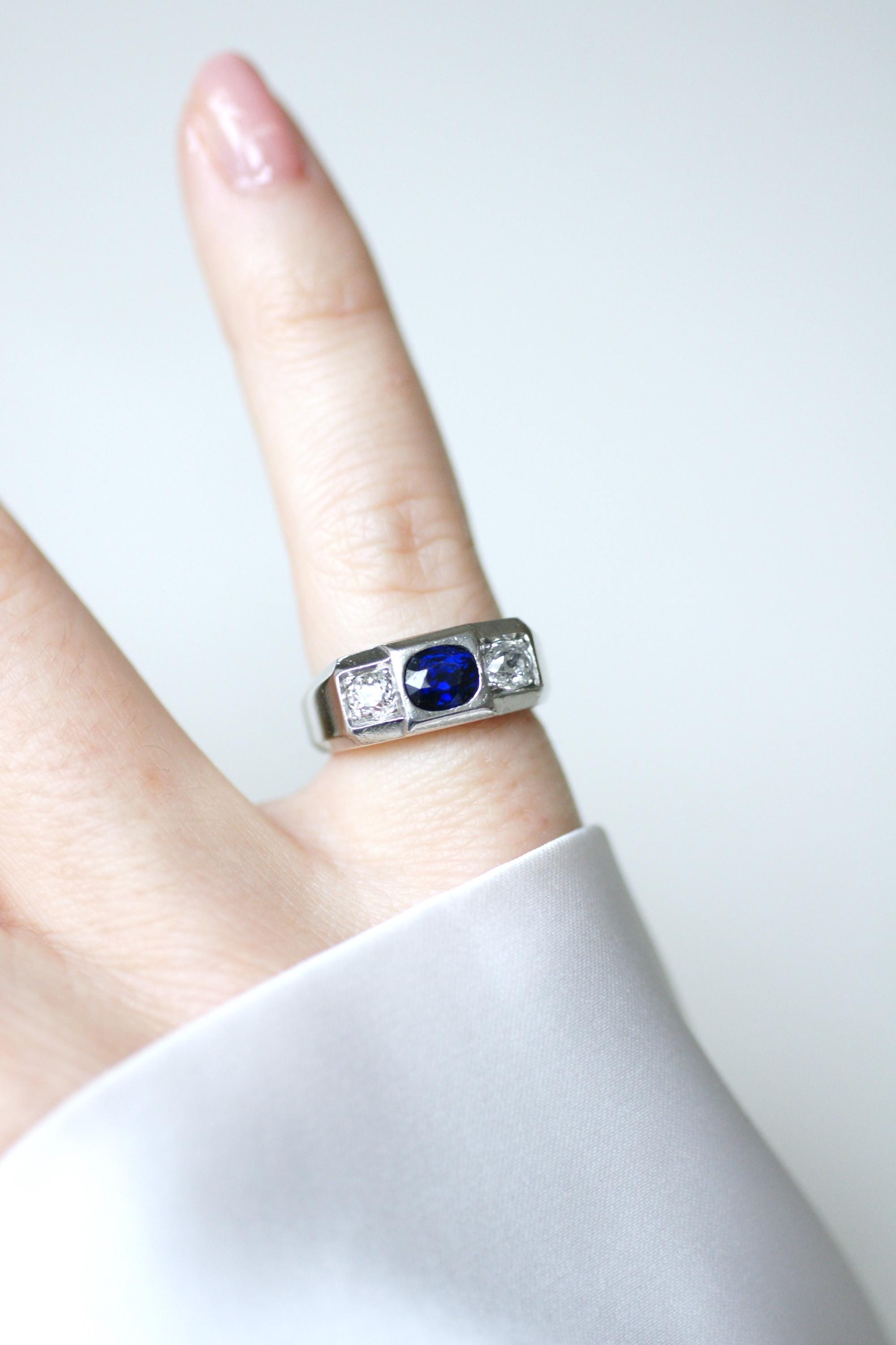 Louis Heissler Ring Chevalière Art Deco Saphir Non Chauffé and diamonds on Platinum