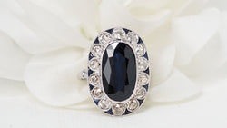 Bague pompadour en platine, saphir et diamants