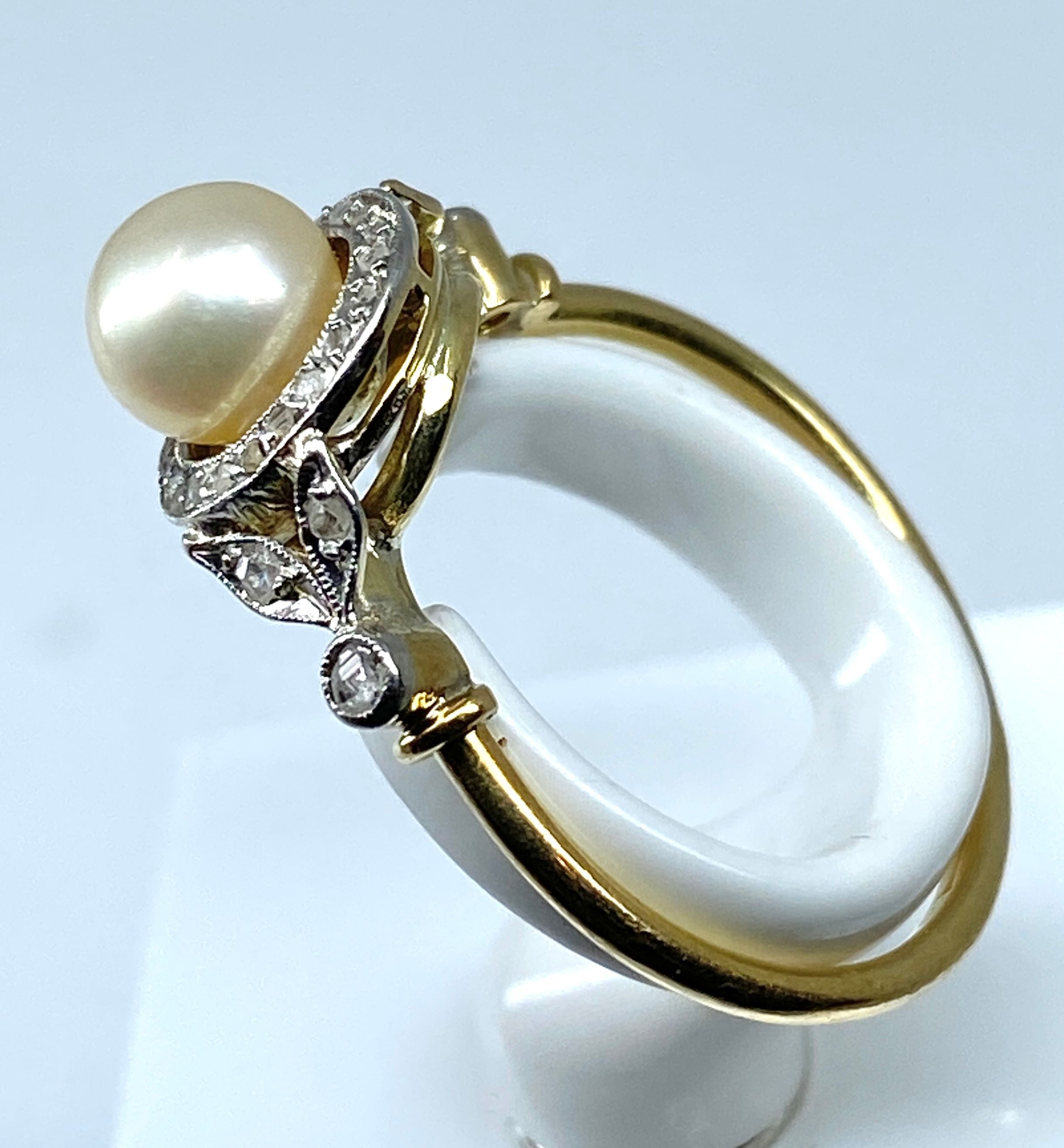 Bague en or blanc, perle et diamants