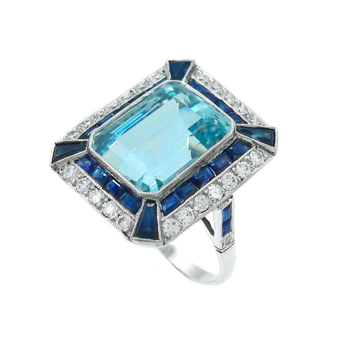 Bague en platine, aigue-marine, saphirs et diamants