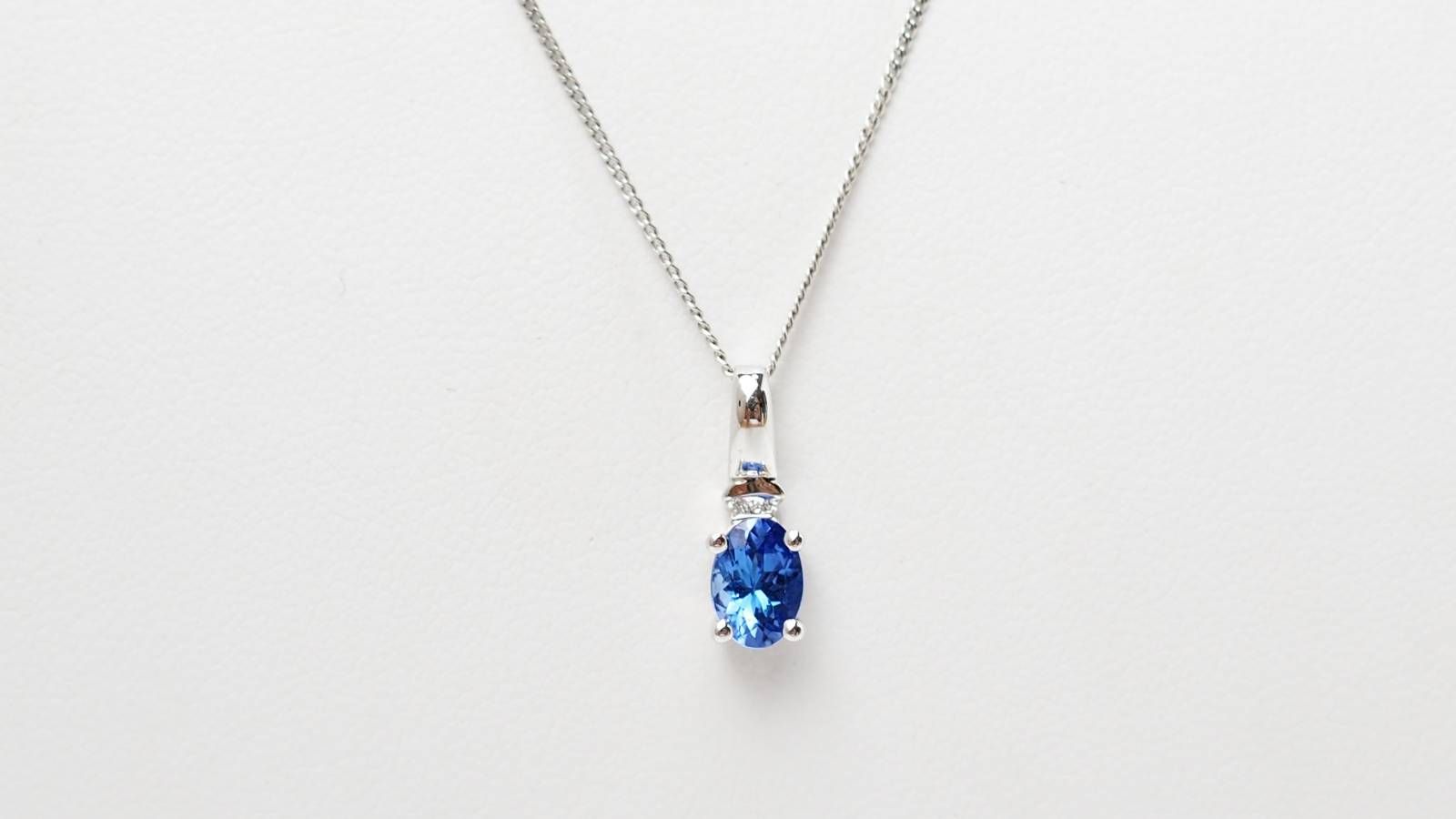 Collier en or blanc, tanzanite et diamants