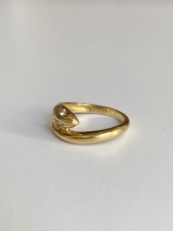 Ring at yellow gold and diamonds