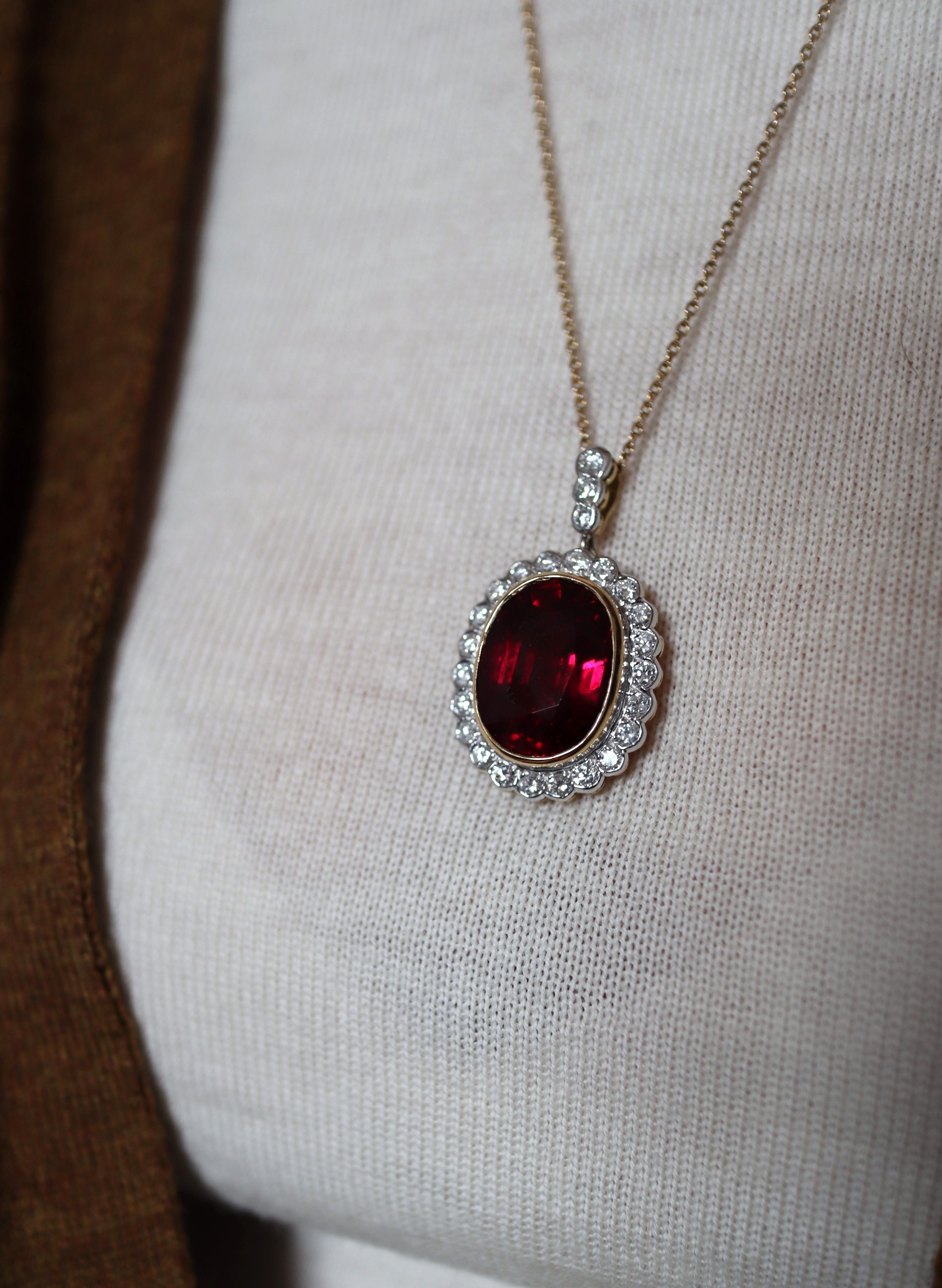 Pendentif marguerite en or deux tons tourmaline et diamants