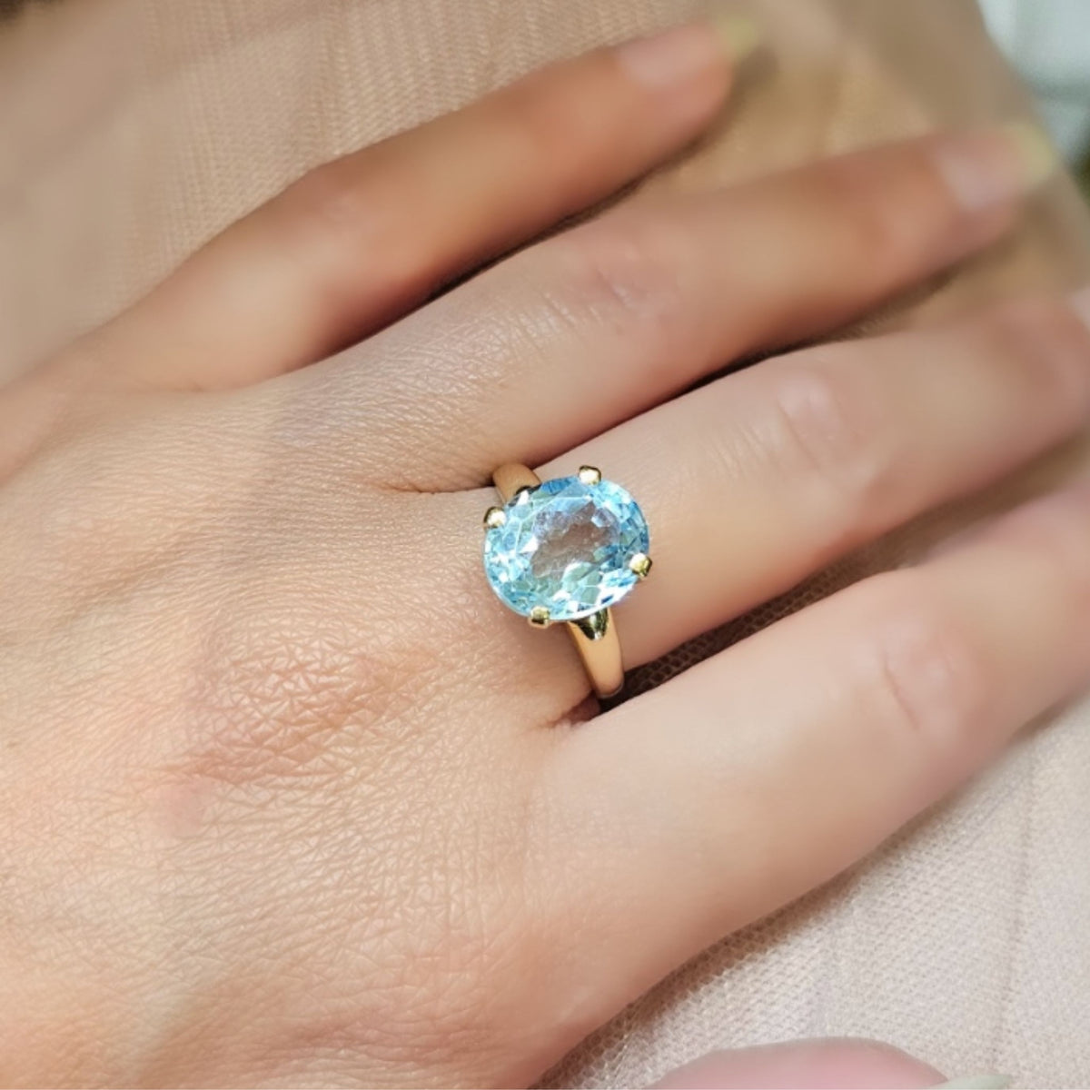 Bague en or jaune 18 carats et Topaze naturelle taille ovale- Taille EU53