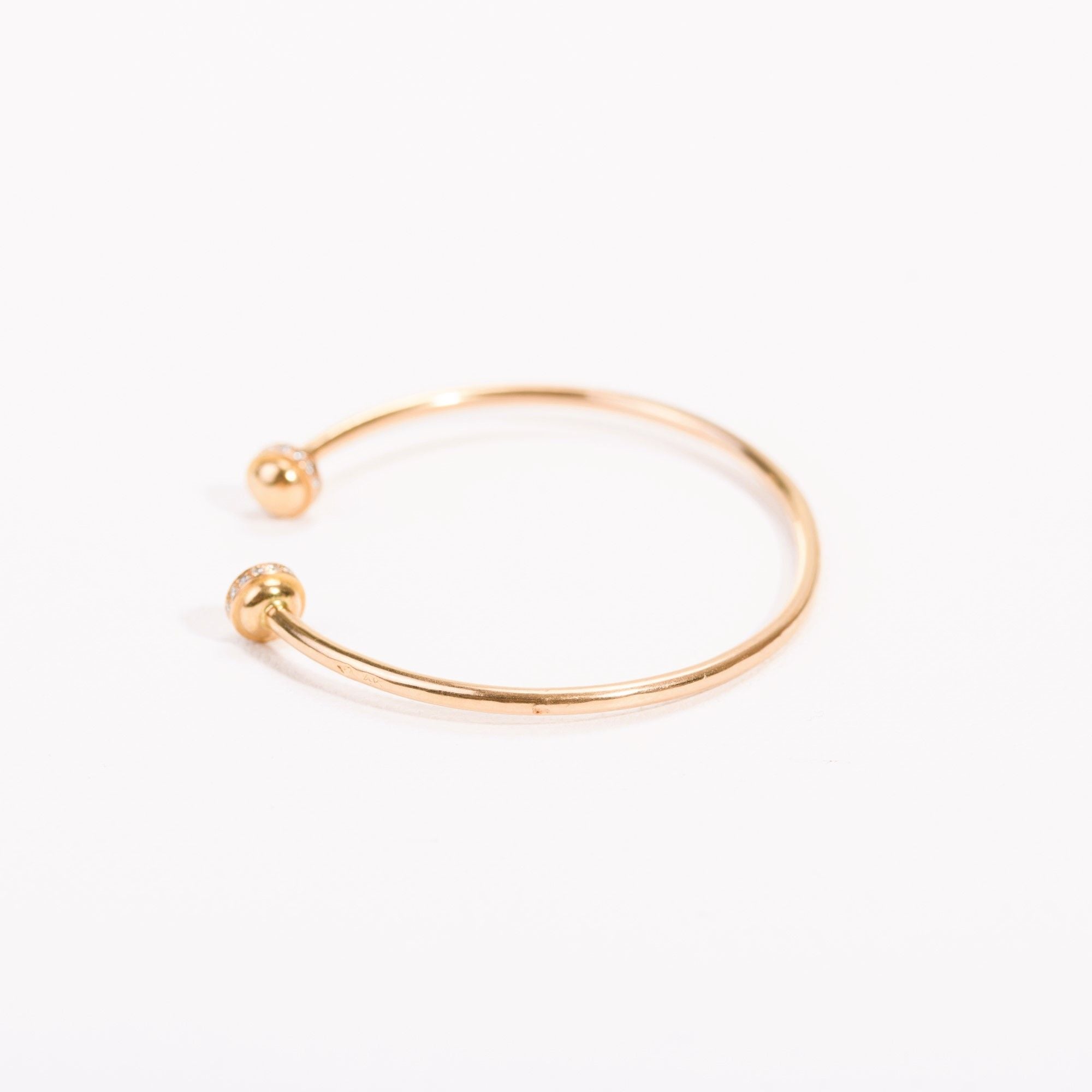 Open bangle bracelet in pink gold and diamonds