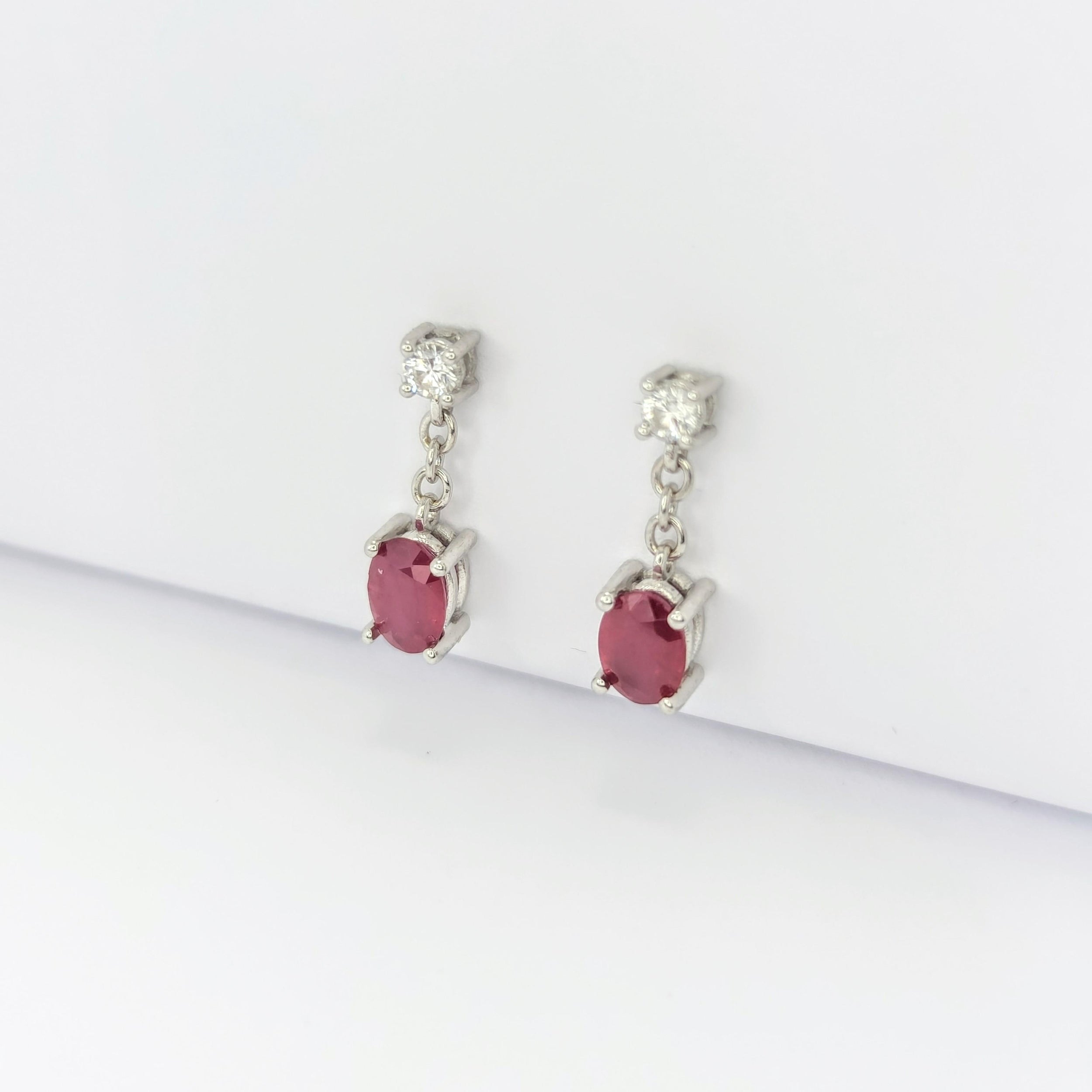 Boucles d'oreilles or blanc diamants et rubis