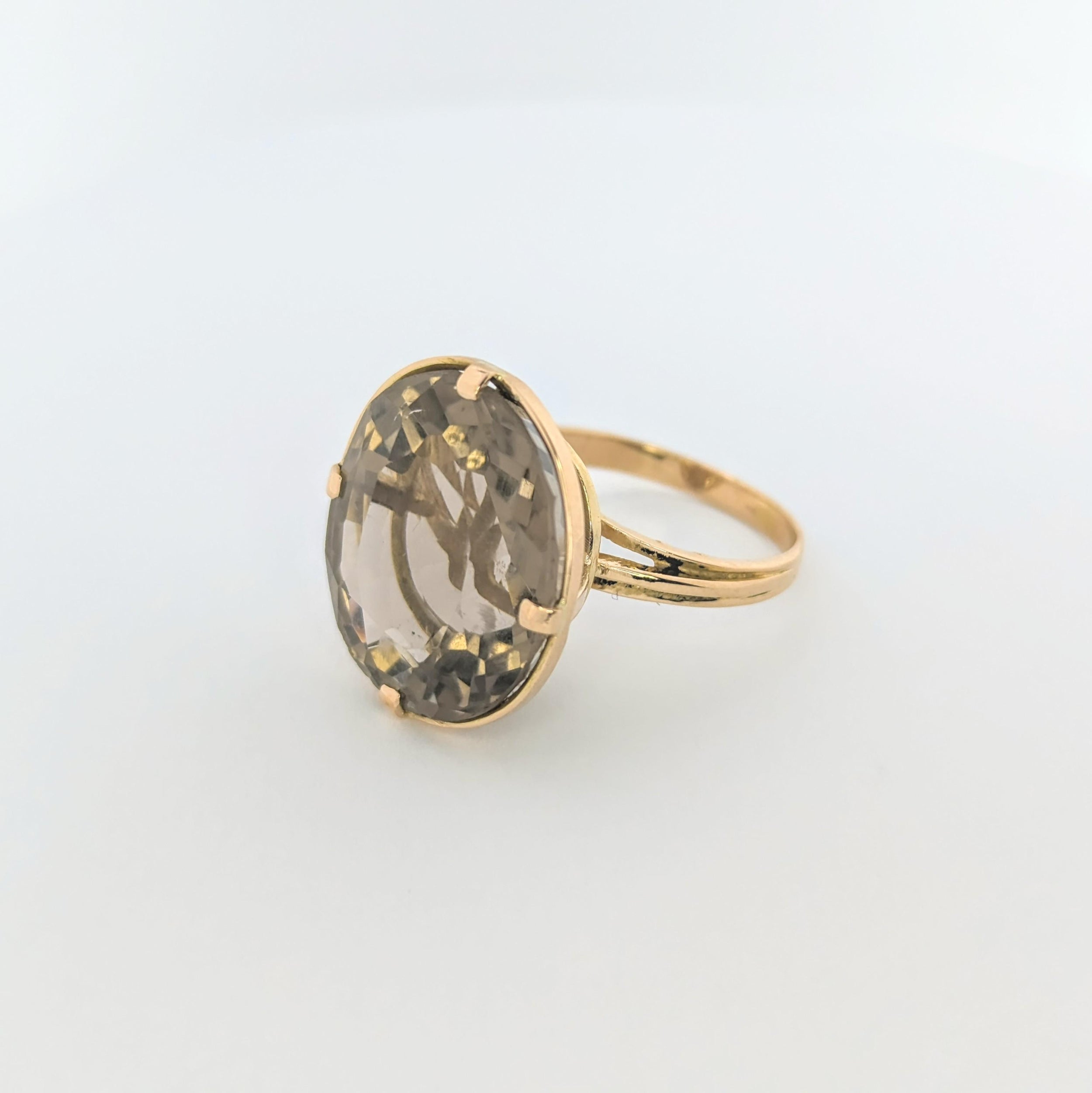 Bague en or jaune et quartz fumé