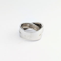 Ring in white gold and diamonds.