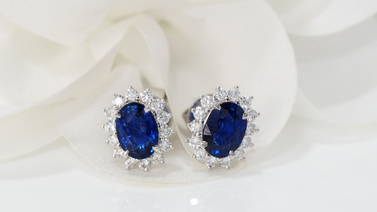 Boucles d'oreilles marguerite en or blanc Saphirs et diamants
