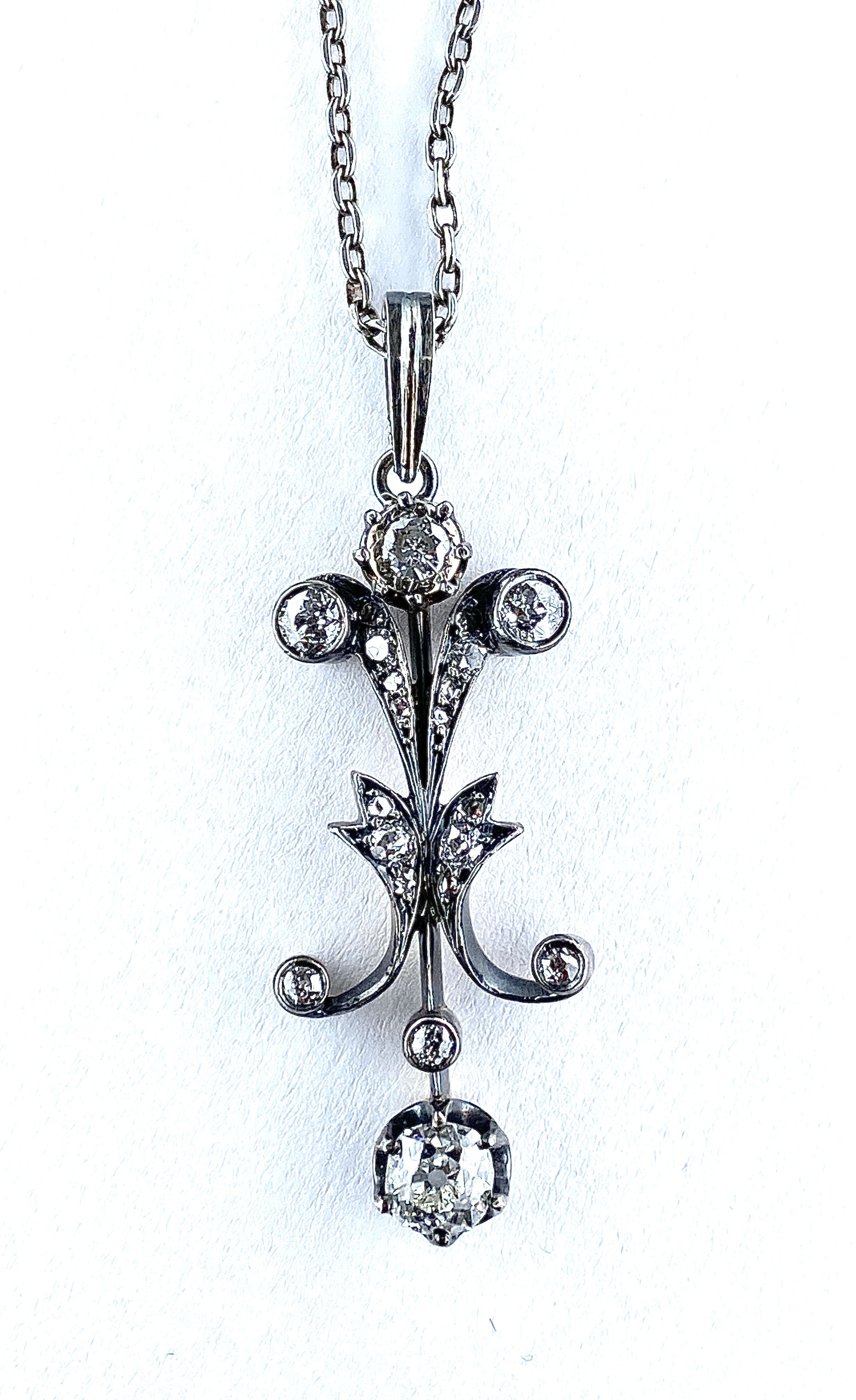 Gold and silver pendant set with diamonds, with chain. Napoleon III period