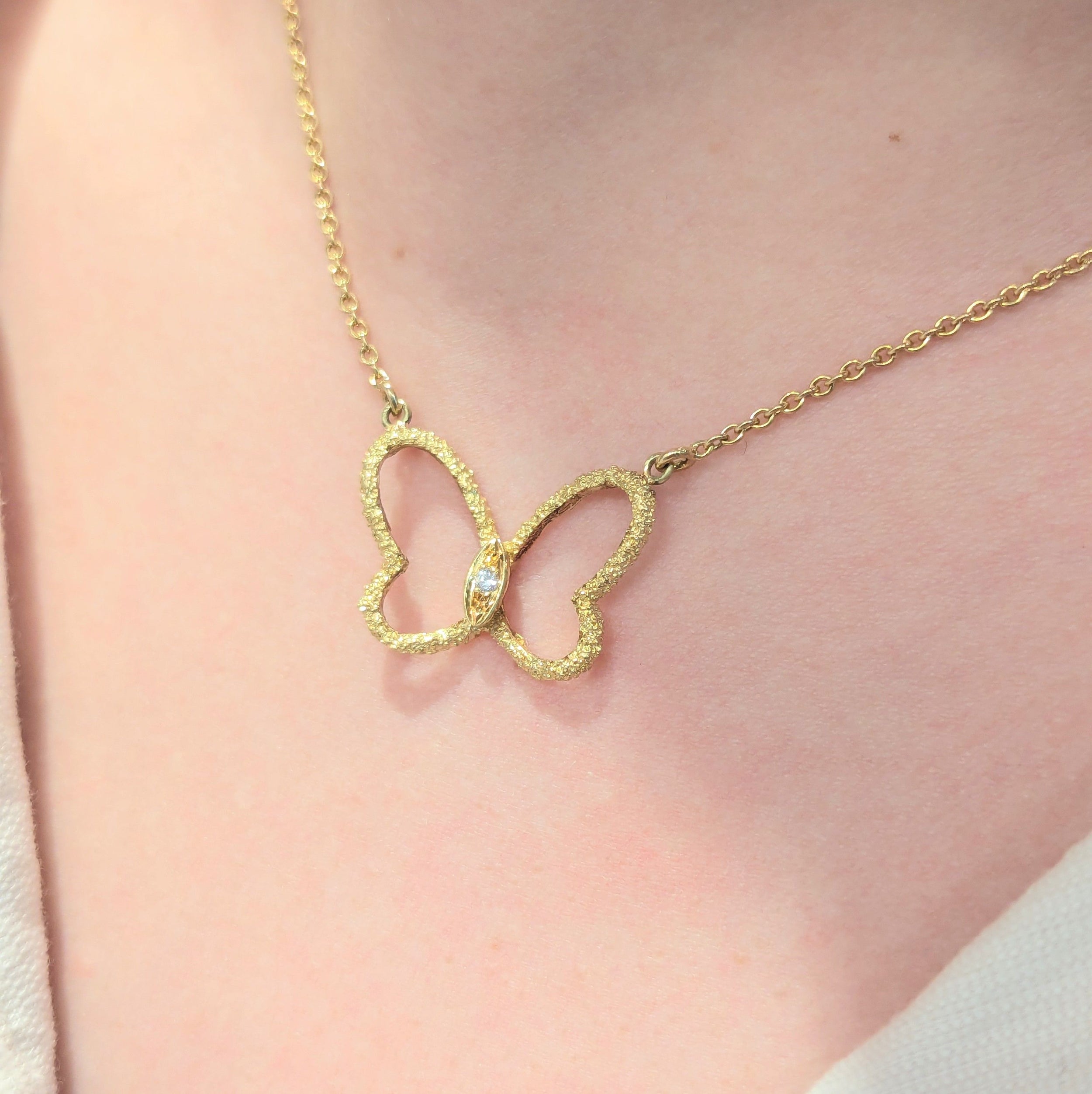 Collier papillon en or jaune et diamant