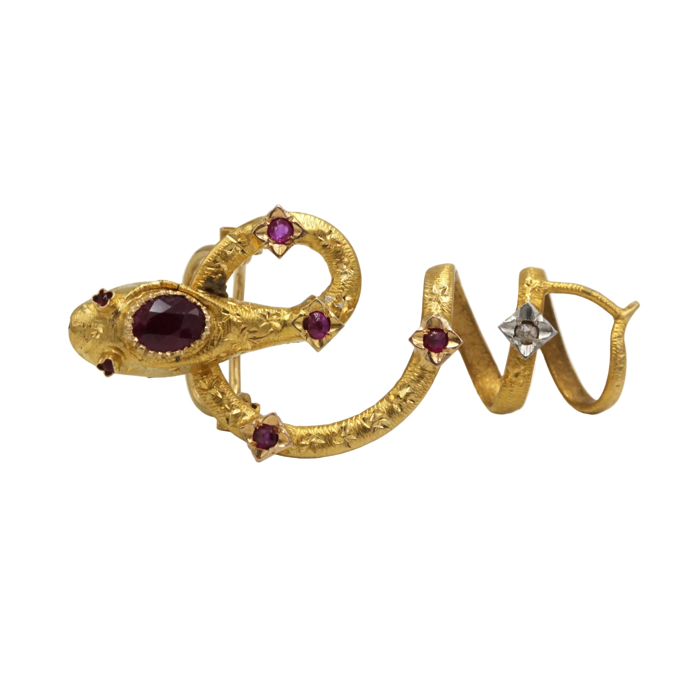 Broche en or jaune, rubis et diamant