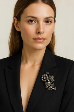 BROOCH WITH ART DECO STYLE