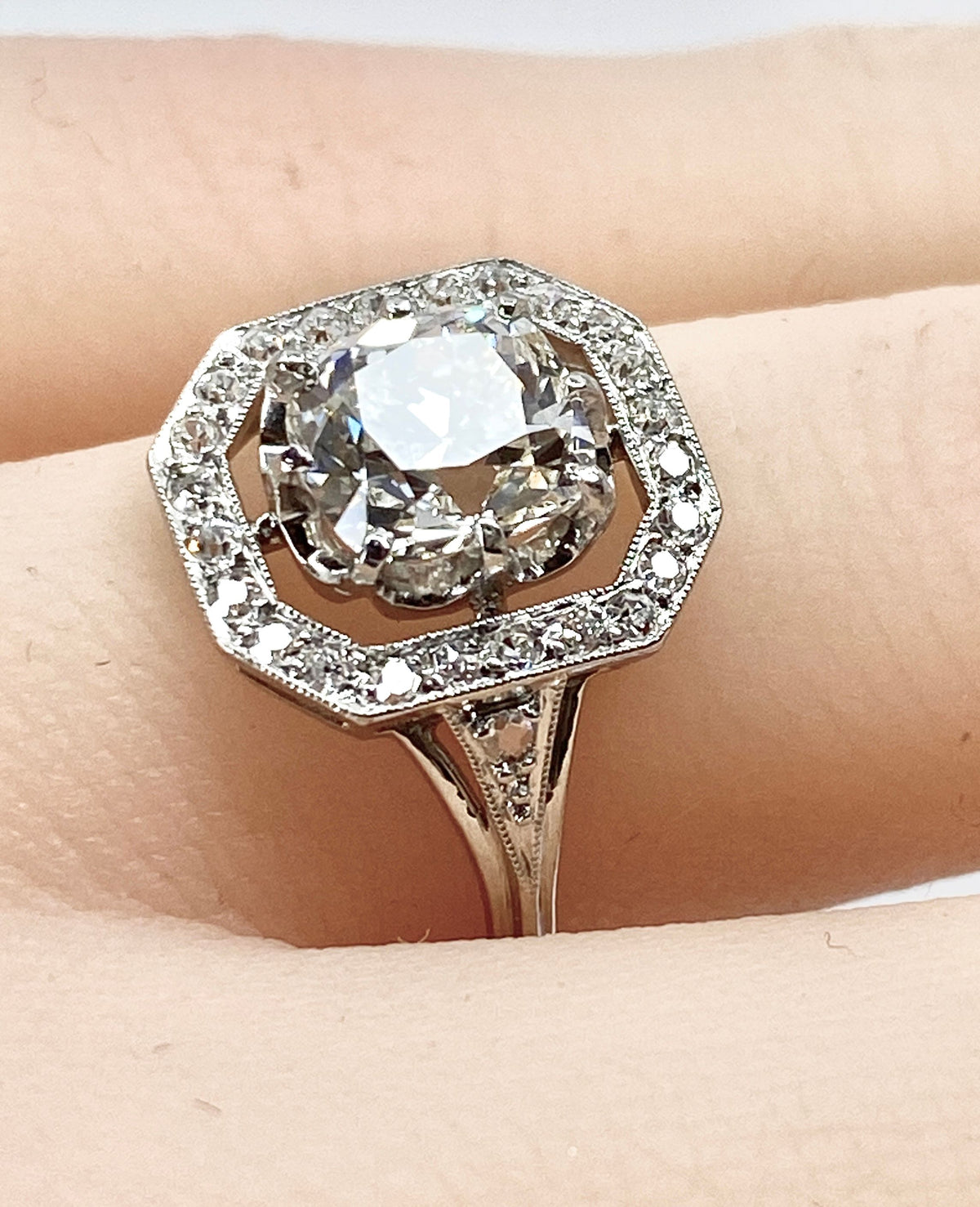 Ring Art Deco in paltinium and diamond