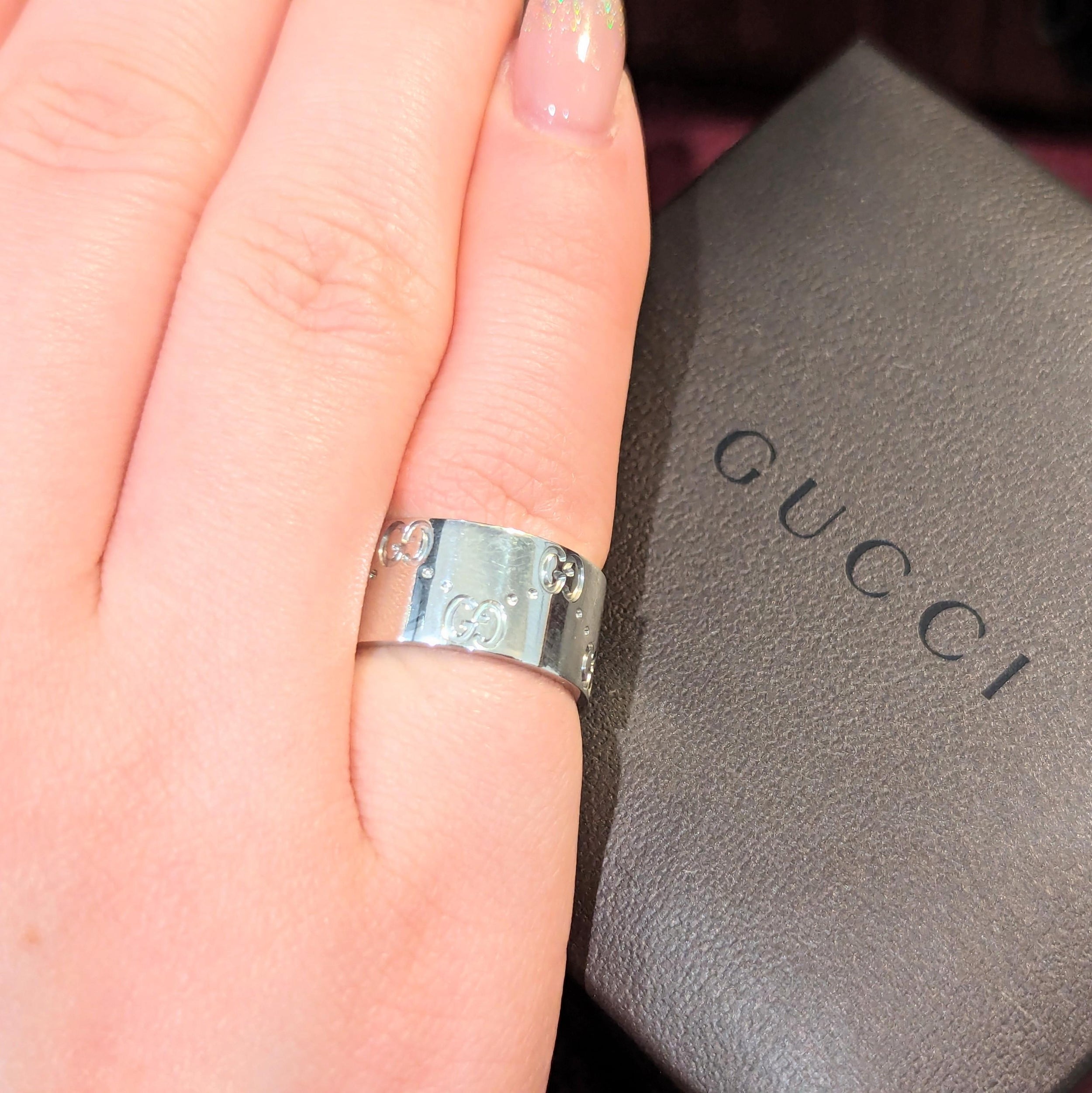 Bague Icon or blanc signée Gucci