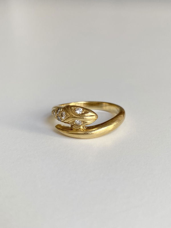 Ring at yellow gold and diamonds