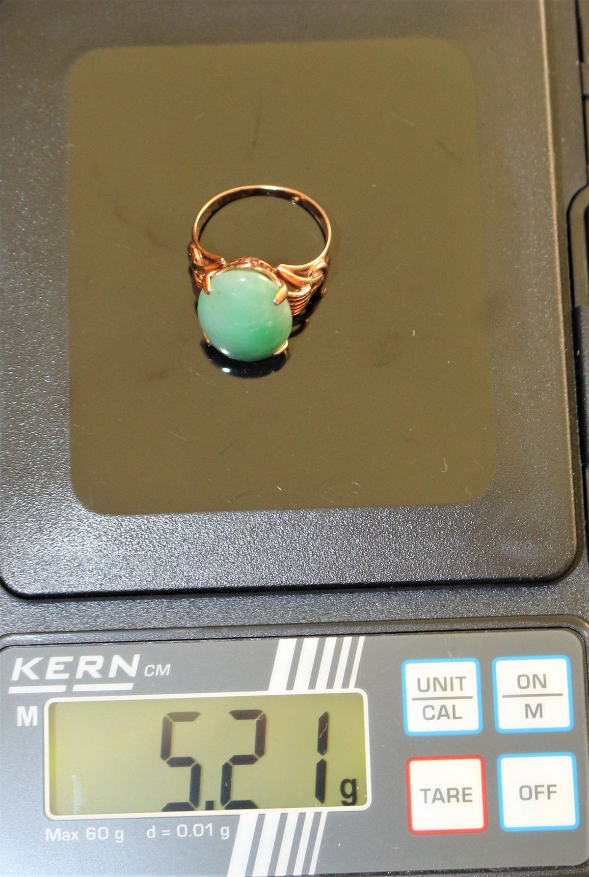 Jade Ring Yellow gold