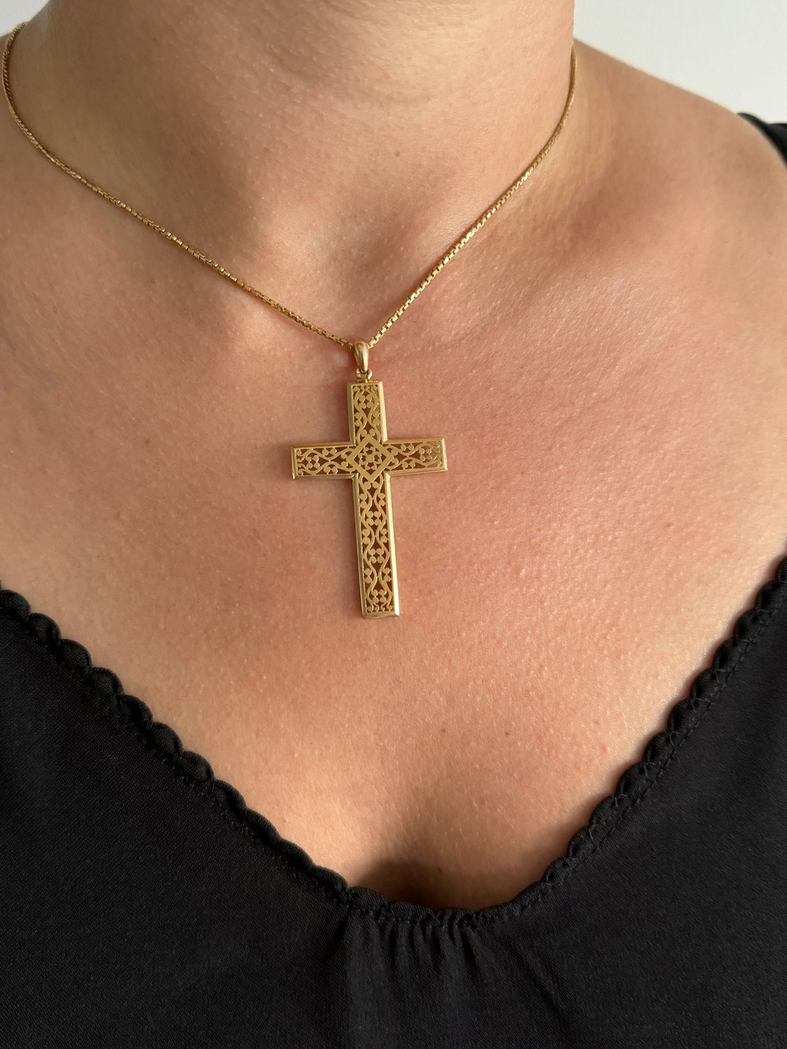 Yellow gold cross pendant