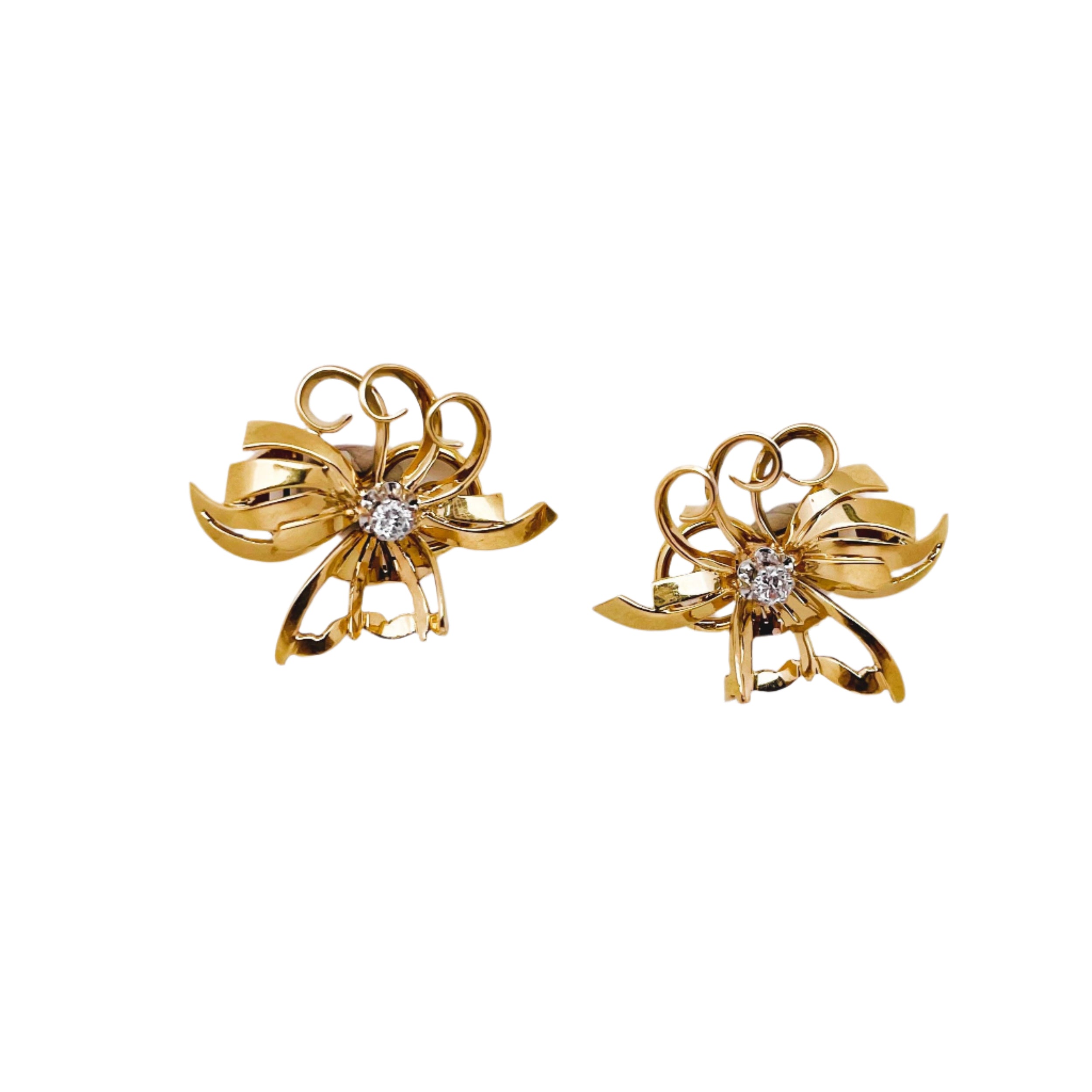 Boucles d'oreilles clips fleur diamants en or jaune et platine